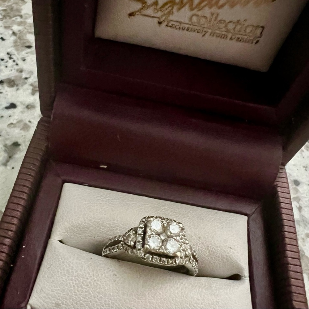 Engagement Ring - 1/4 ct diamond / 14k solid white gold / size 7